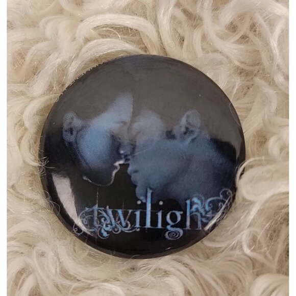 Collectible The Twilight Saga:  Twilight Movie Pins, Set of 6 - Picture 3 of 10